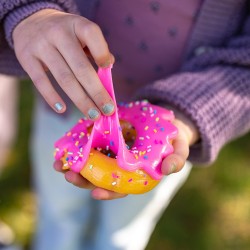 MushMeez Squish Me Famosa | Squishy Antiestrés con Textura Pegajosa y Suave - Donuts