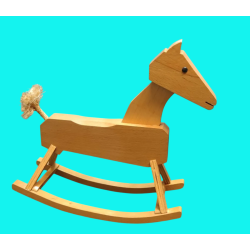Antiguo caballo para los muñecos chiquitines de Famosa