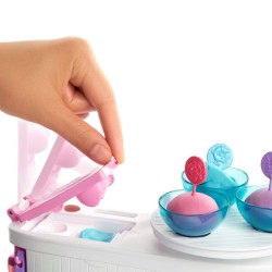 Barbie con su mascarilla y playset de spa de Mattel
